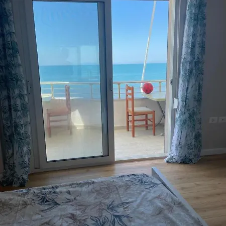 Divino Beachfront Lejlighed *