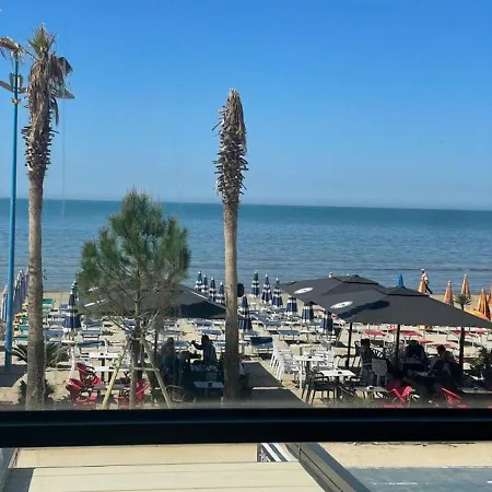 شقة Divino Beachfront دراس