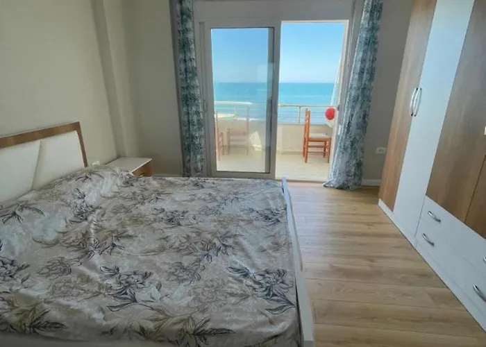 Divino Beachfront شقة